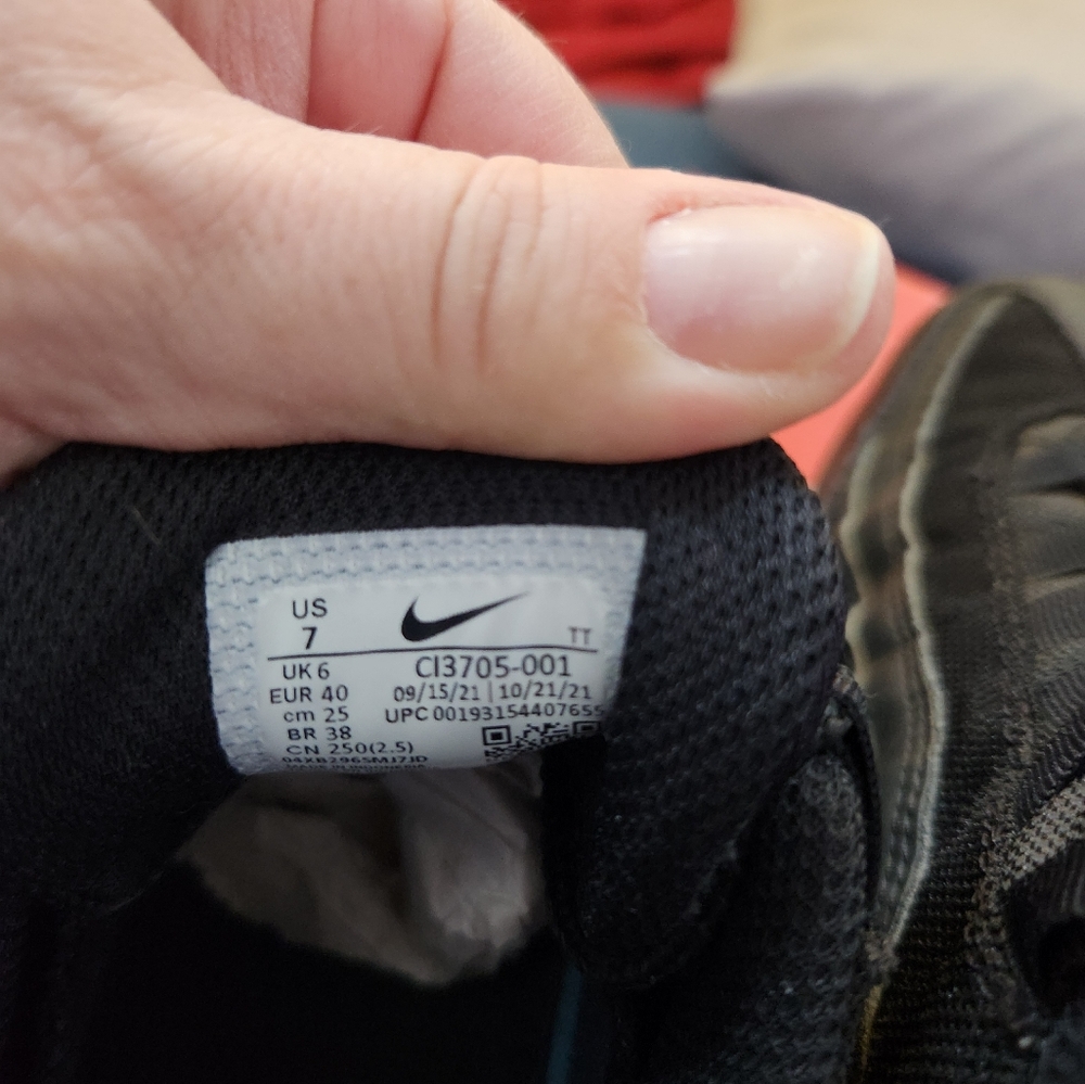 Mens Air Max 95 Essentials - Picture 8 of 11